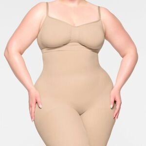 NEW SKIMS Seamless Sculpt High Waisted Above the Knee Short in Mica Medium NWOT